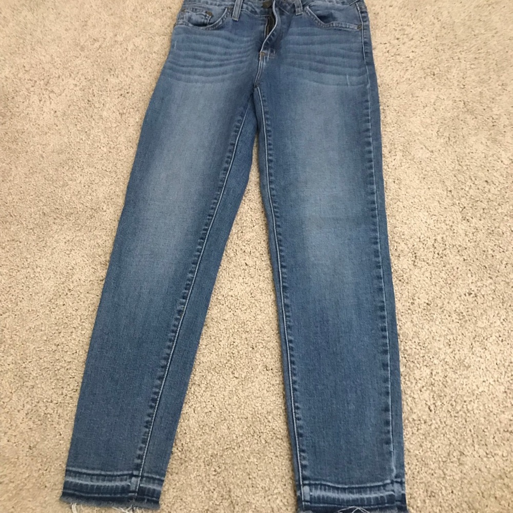 Ankle high rise skinny jeans.